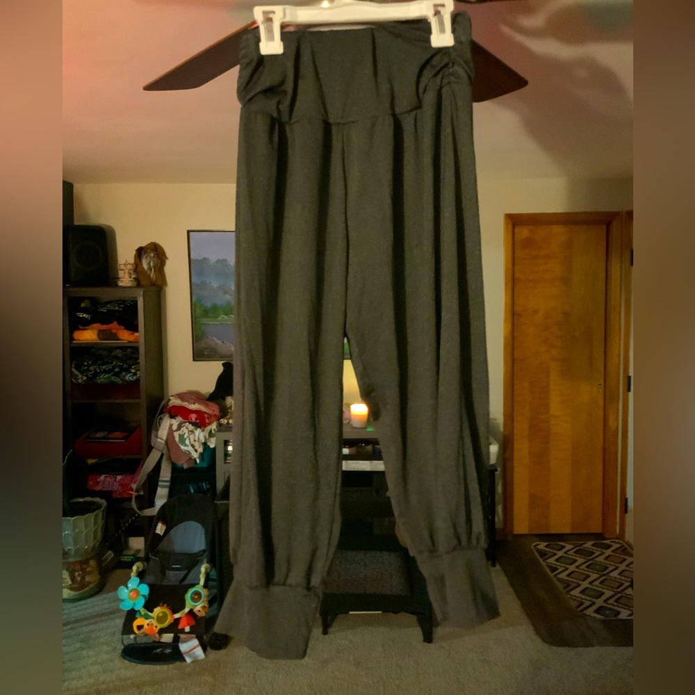 Grey capris